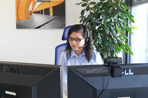 Marketingmanagerin Linh Tran moderiert den InLoox Insider Tag @ Home