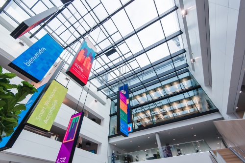Das Atrium der neuen Microsoft Deutschland Zentrale in München-Schwabing