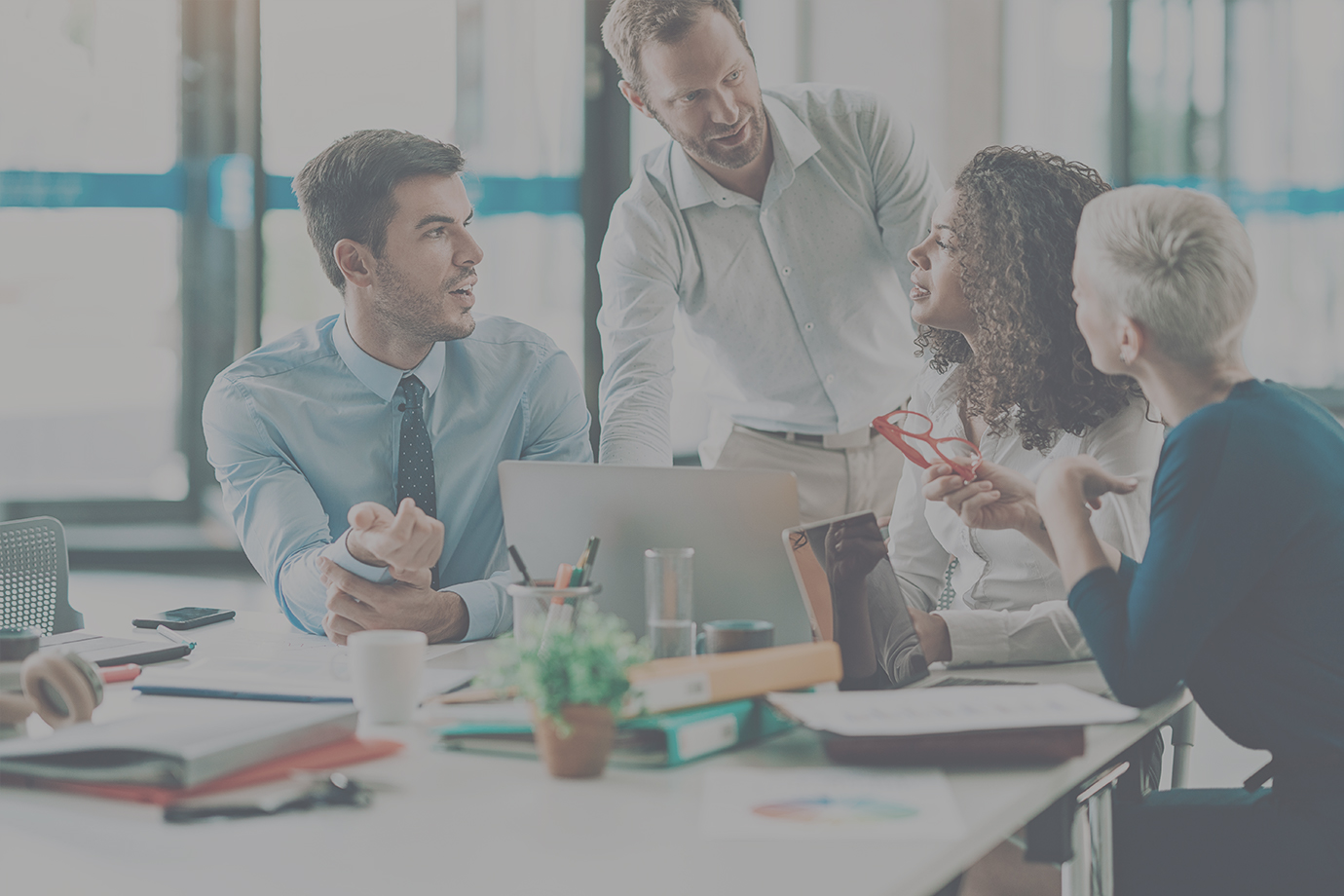 Whitepaper_InLoox arbeitet mit InLoox: Teaser 1380px & grau